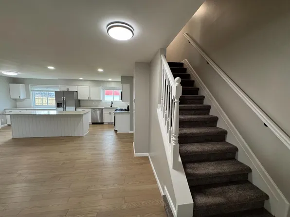 8106 Warner Rd, Saline, MI 48176