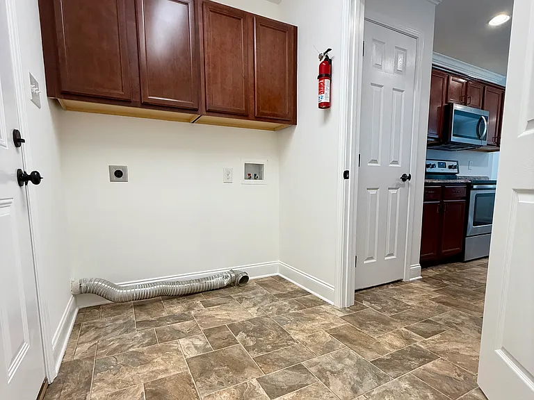 2312 Lawson Ave — Photo 13