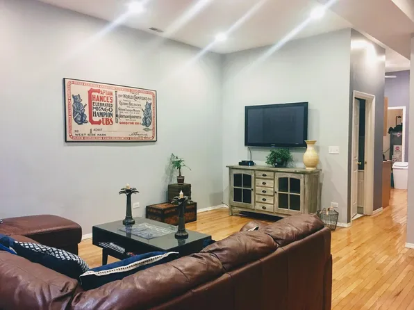 1123 W Patterson Ave #1, Chicago, IL 60613