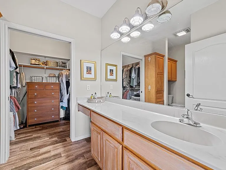 1008 Edinburgh Dr — Photo 21