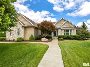 5324 Hopewell Ct, Bettendorf, IA 52722