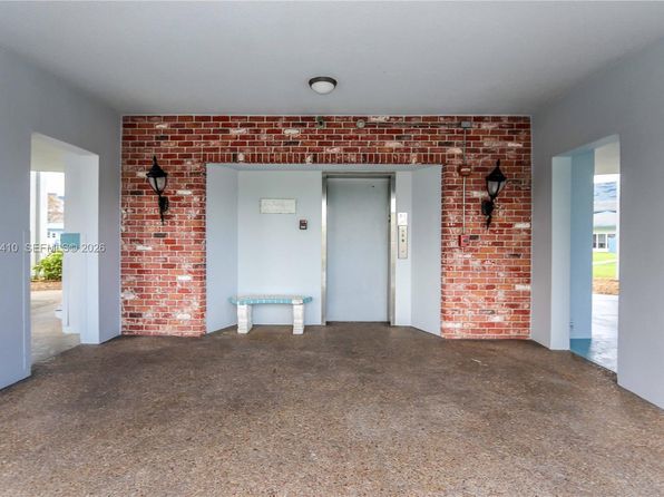 2223 Park Ln APT 306