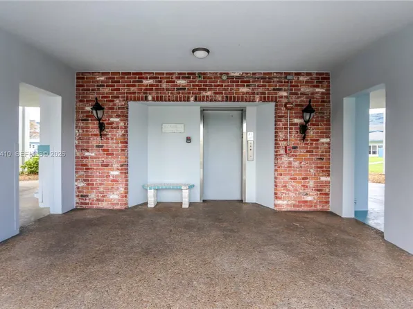 2223 Park Ln APT 306, Hollywood, FL 33021