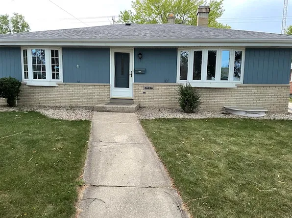 2902 34th St, Kenosha, WI 53140