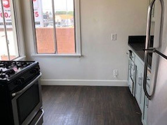 4th image of 12323 1/2 Washington Blvd #12327