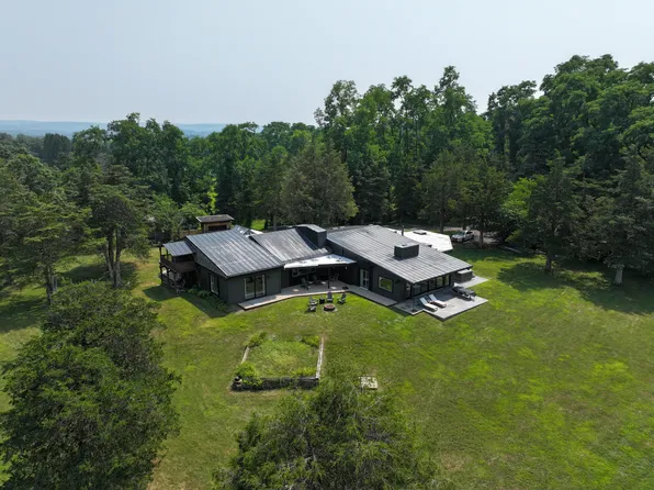 16 Spring Rd, Hudson, NY 12534