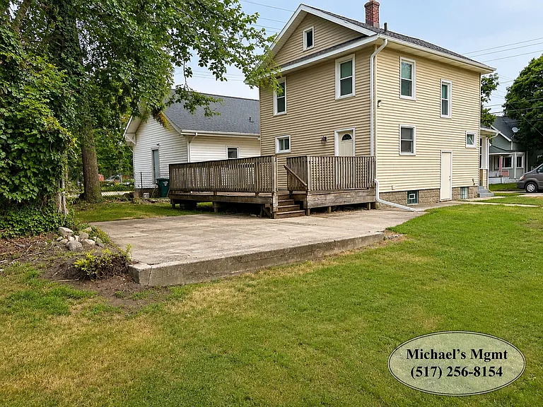 404 Leslie St — Photo 2