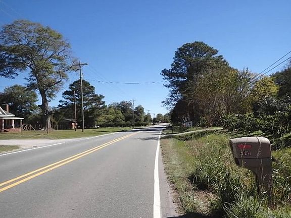 Exterior Neighborhood (street photo)