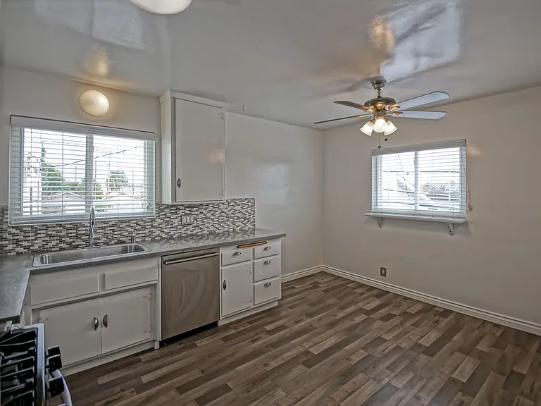 330 Bungalow Dr — Photo 1