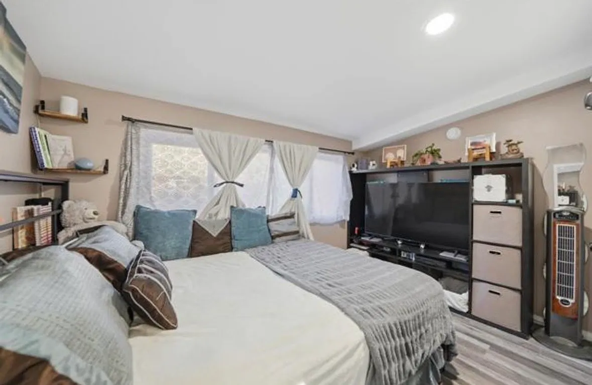 2 bed, 456 sqft, $2,700 — Photo 2