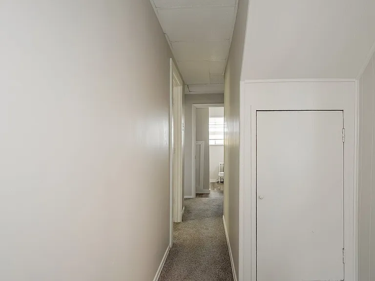 764730_030_hallway_13189186.jpg