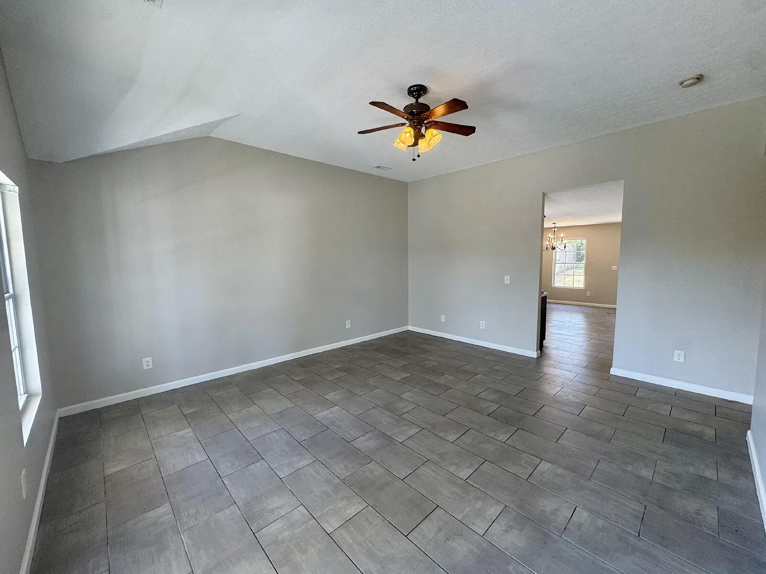 3 bed, 2.0 bath, 1330 sqft, $2,395 — Photo 4