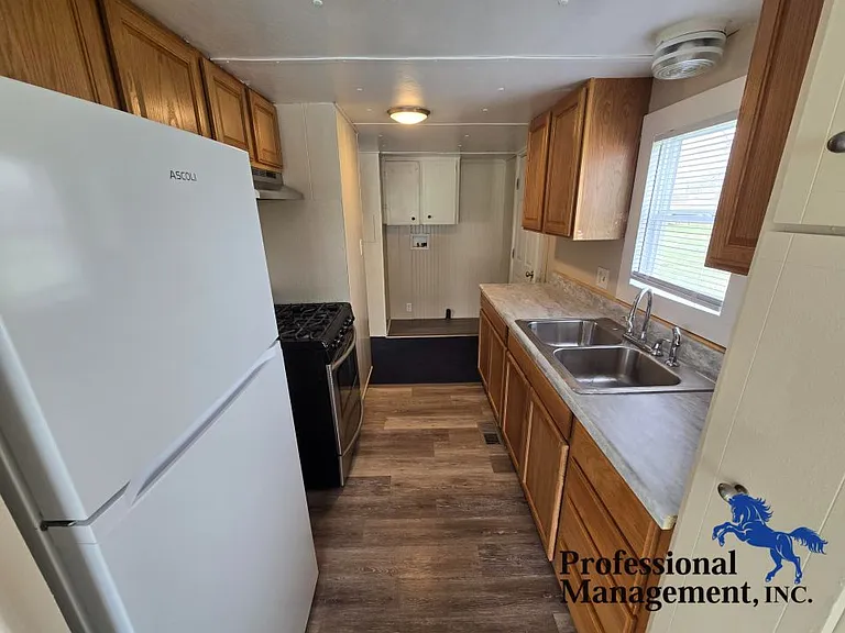 819 Heights Ln — Photo 5