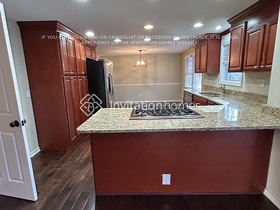 5th image of 590 Sailwind Dr