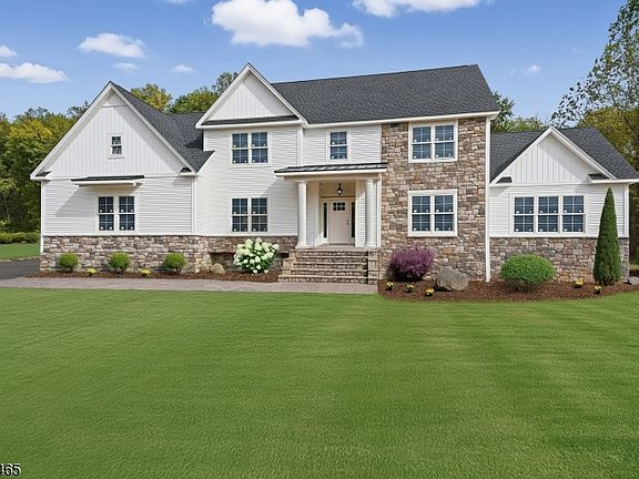 2nd image of 2 Highland Meadows
