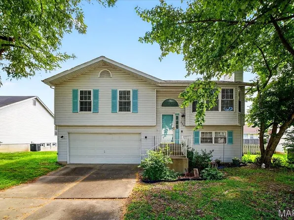 809 Estes Park Dr, Saint Peters, MO 63376