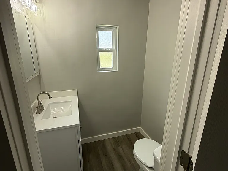 715 W Wentworth St — Photo 7
