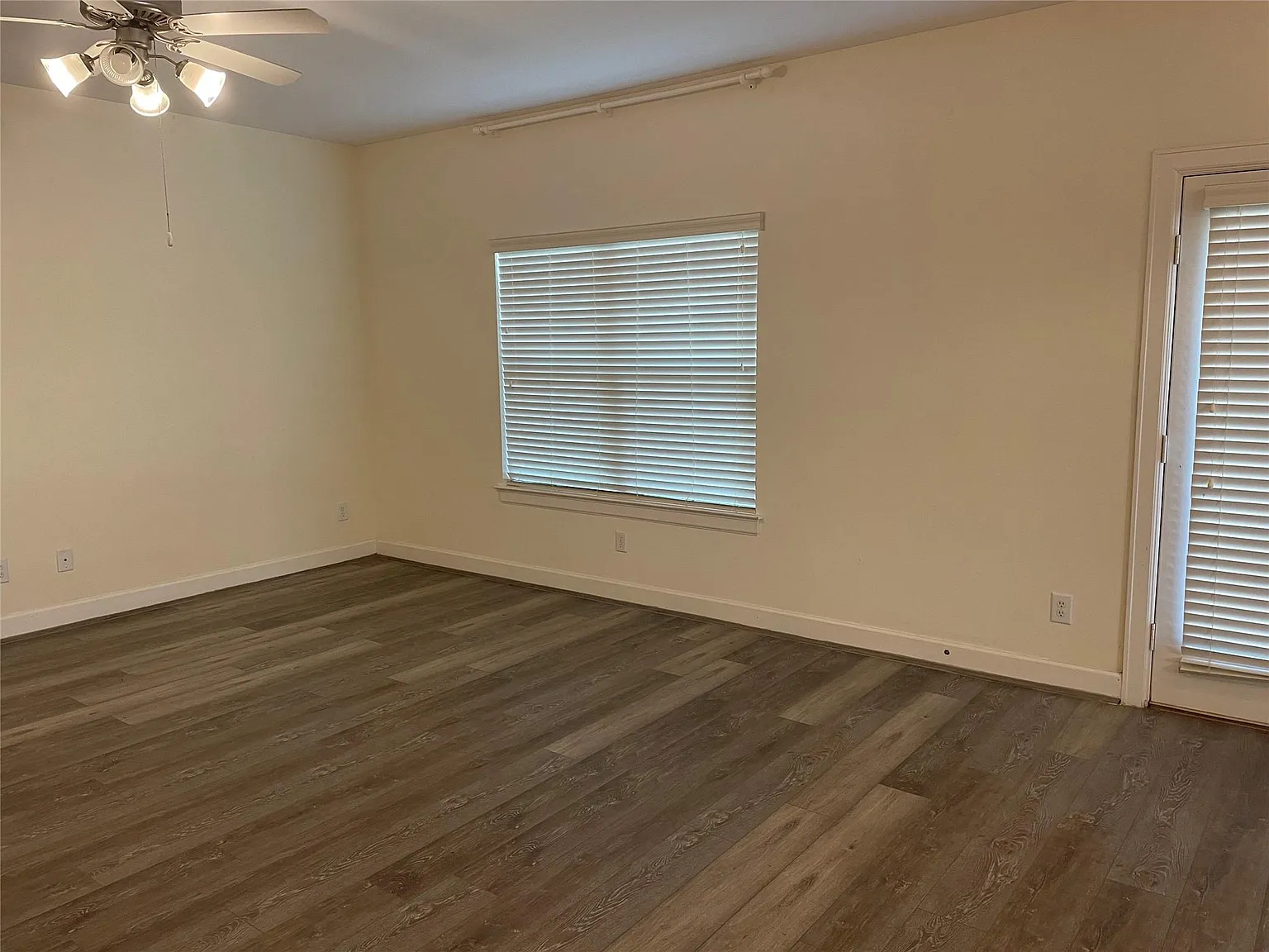 3 bed, 2.5 bath, 1714 sqft, $2,025 — Photo 4