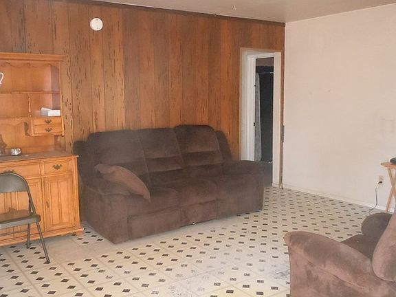 3rd image of 940 Park Ave