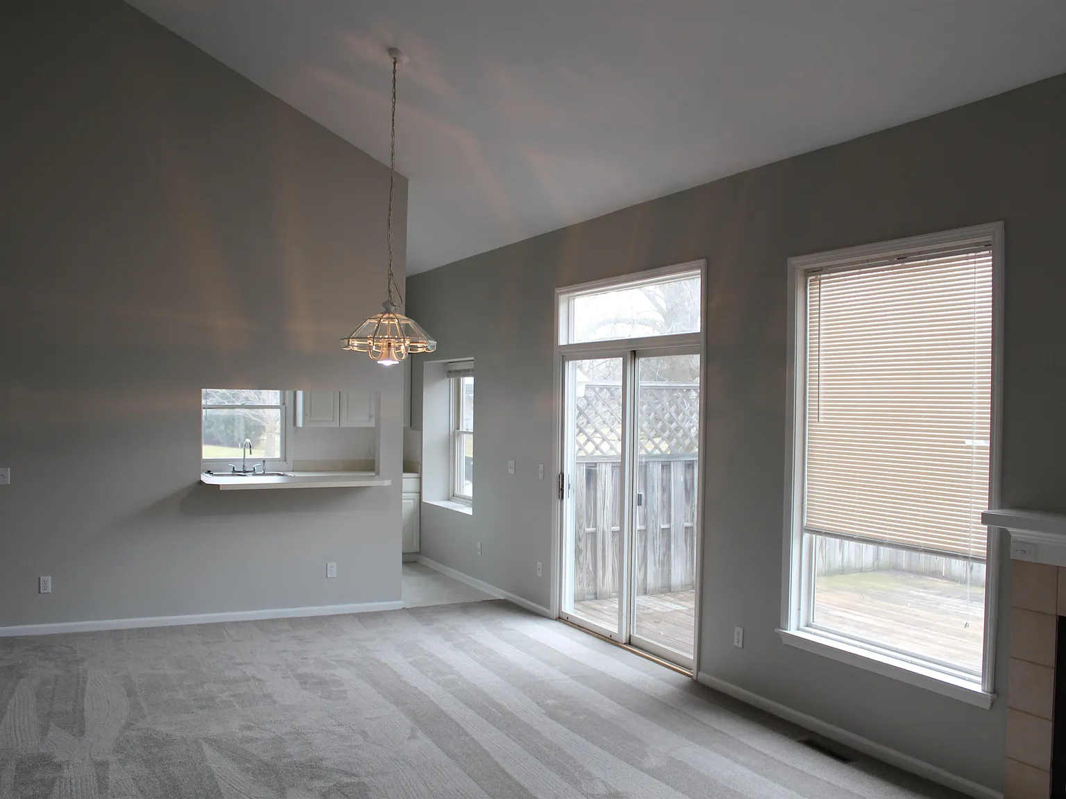 3 bed, 4.0 bath, 2000 sqft, $2,100 — Photo 3