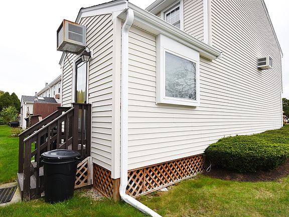 3rd image of 10 Lydon Ln #B1