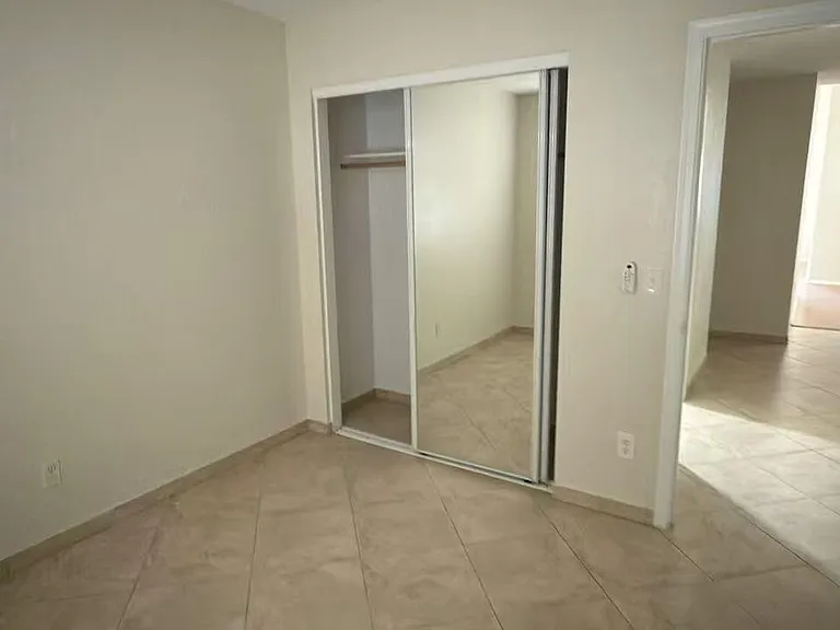 2346 E Devon Ct — Photo 11