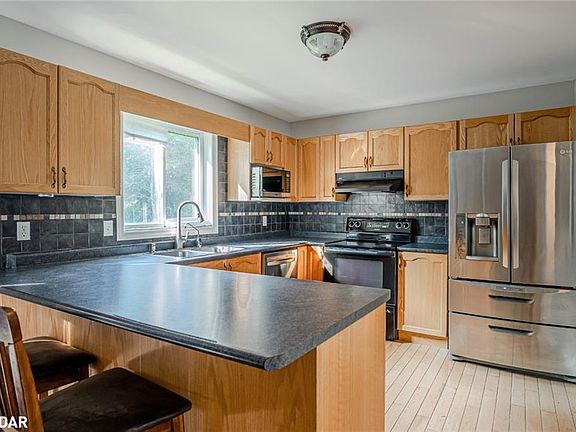 3rd image of 29 Melville Ct
