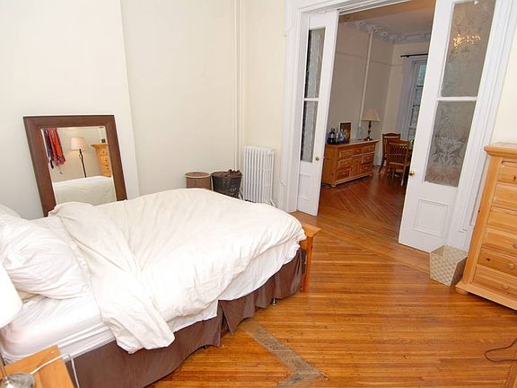 2nd image of 48 Livingston St APT 1R