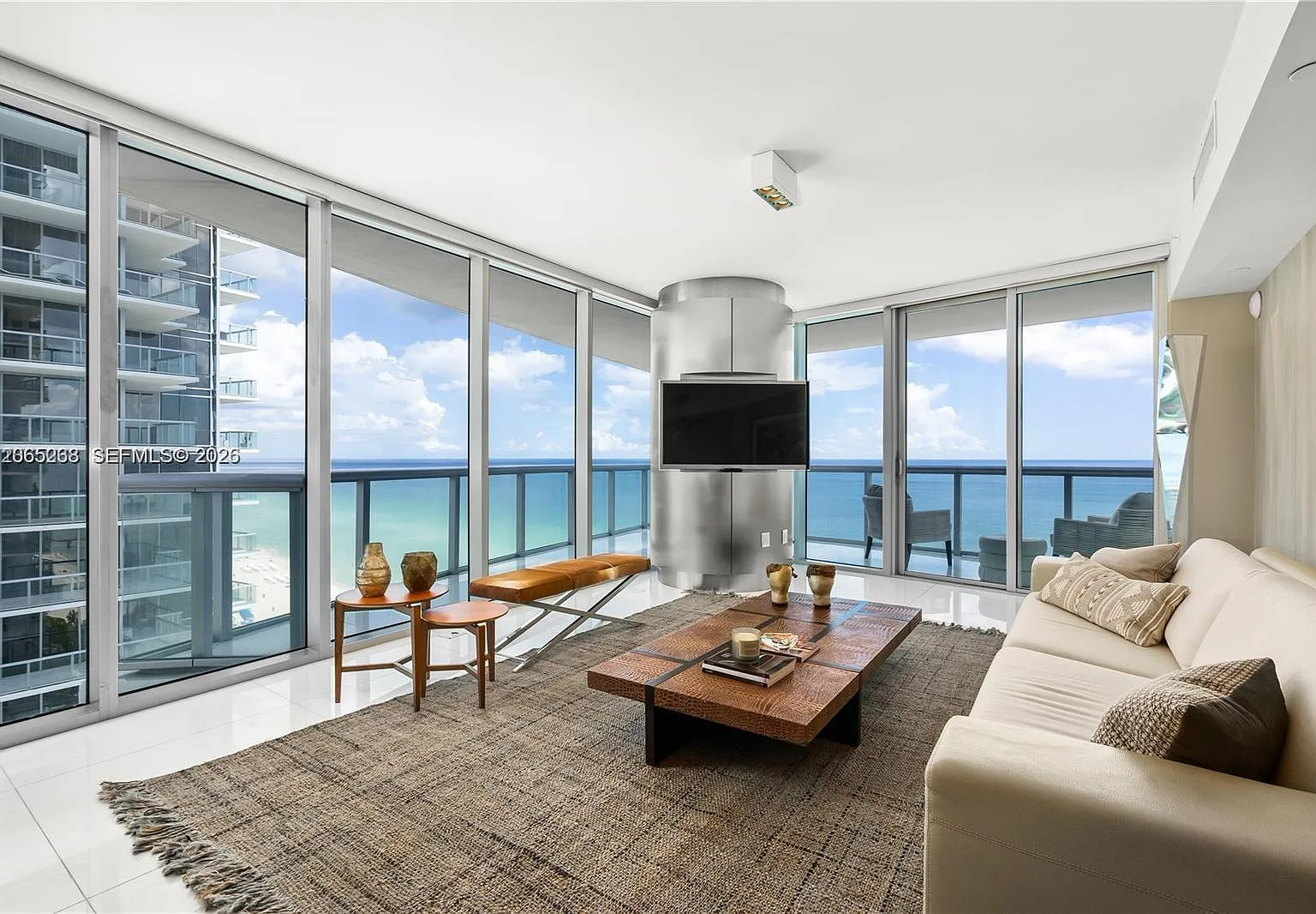 Jade Beach Condo — Photo 2