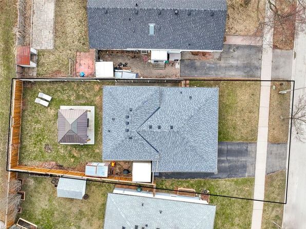 545 Chamberlain Rd, Burlington, ON L7L 2V2