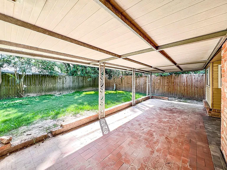 23207 Naples Dr — Photo 23