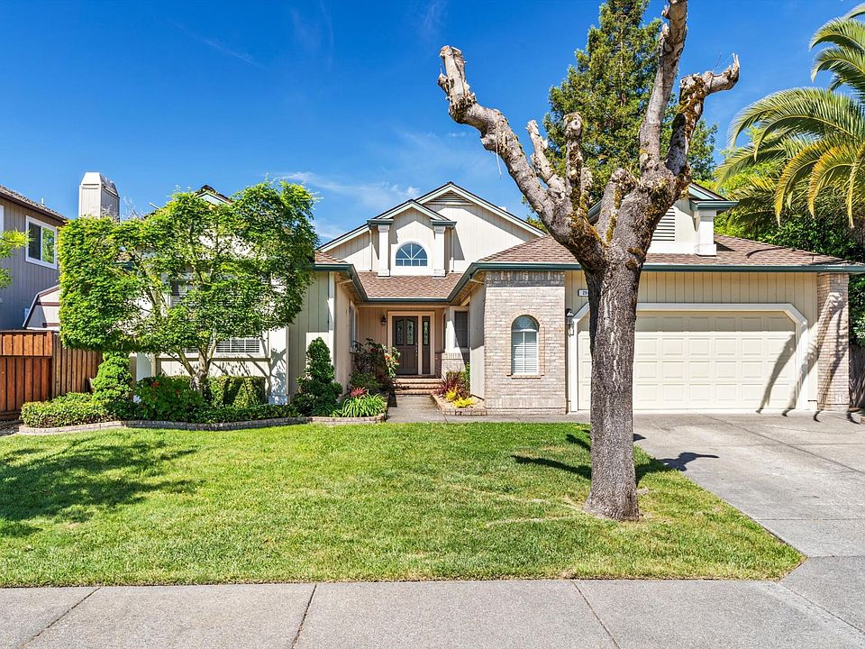 Single story, beautiful Saddlebrook neighborhood in Larkfield-Wikiup