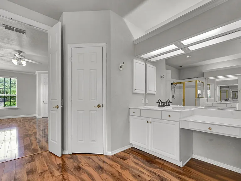 306 Canyon Lake Dr — Photo 25