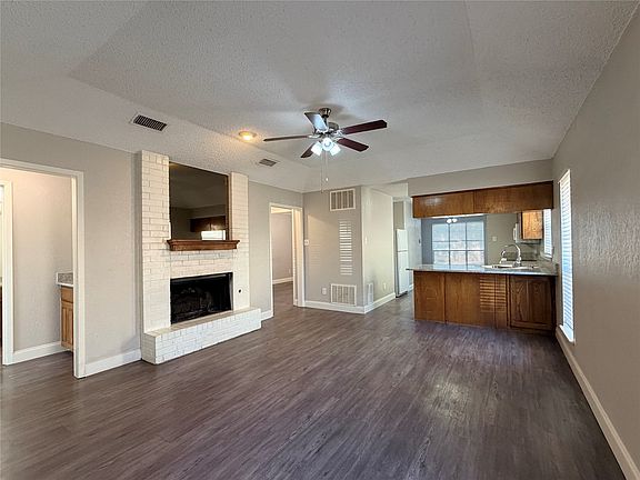 3rd image of 8902 Marilyn Dr