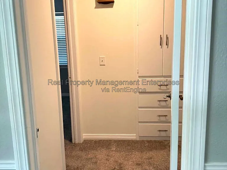 2301 N Warren Ave — Photo 22