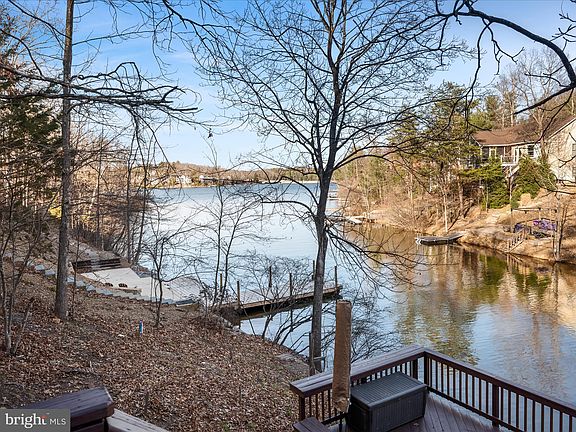 3rd image of 517 Sleigh Dr