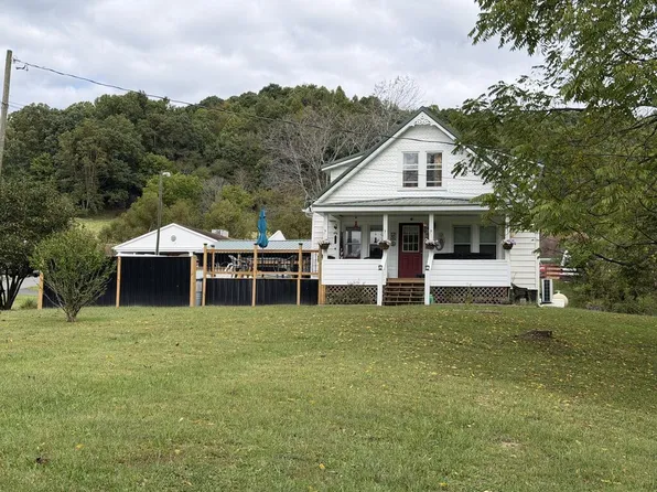 90 Tyree St, Ansted, WV 25812