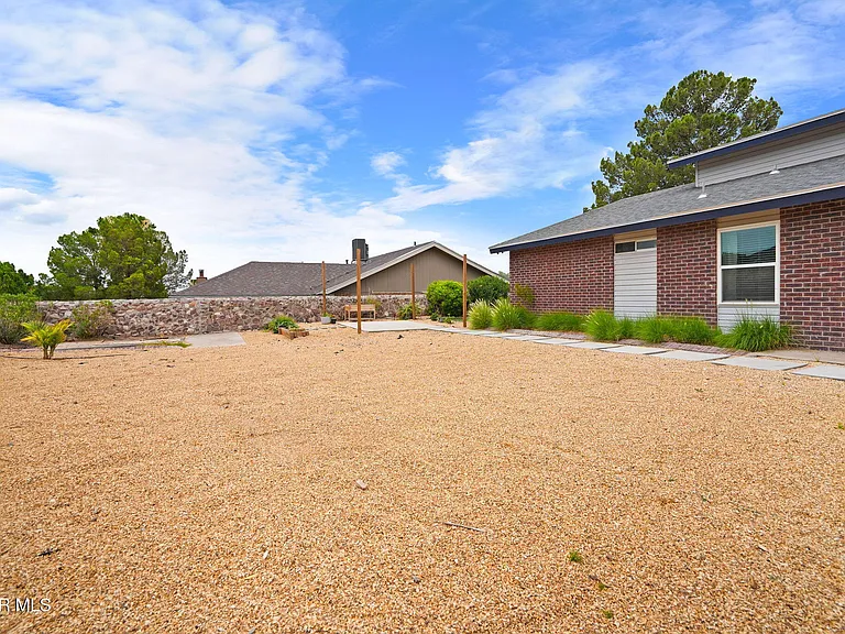 7609 Medano Dr — Photo 26