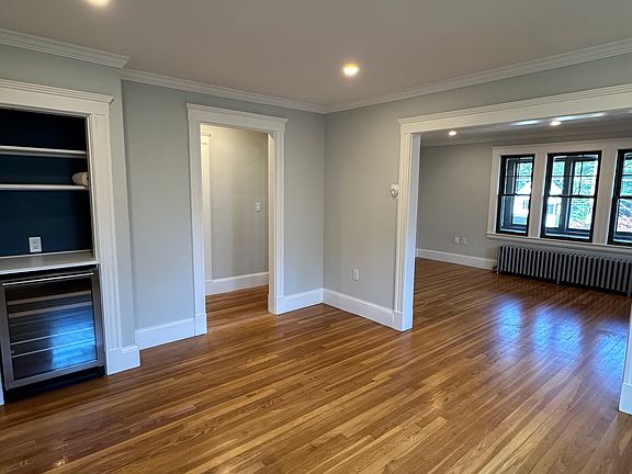 4th image of 162 Vernon St #162