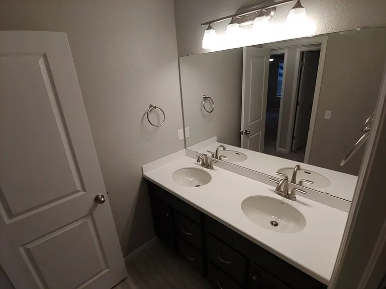 1042 Woodgate Ct — Photo 27