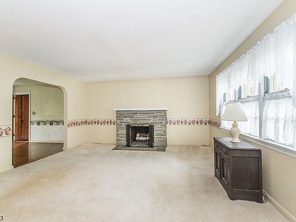 3rd image of 221 Smull Ave