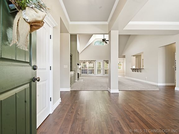 5th image of 208 New Haven St