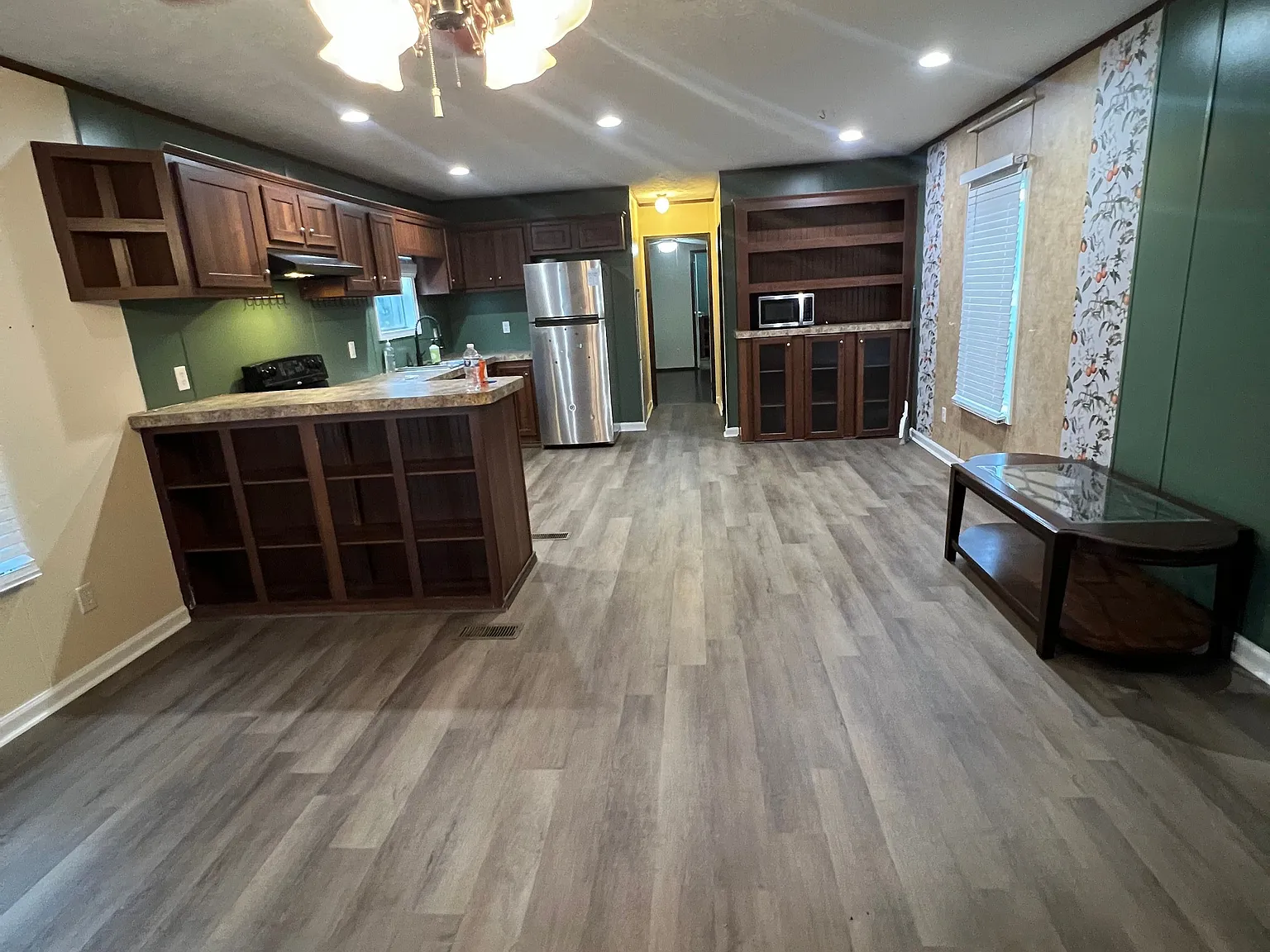 3 bed, 2.0 bath, 1300 sqft, $1,800 — Photo 4