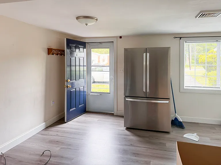 327A Palmer Ave — Photo 2