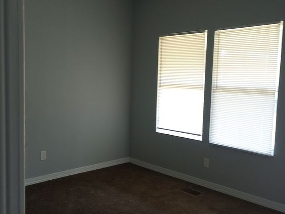 3rd image of 104 Boston Ct