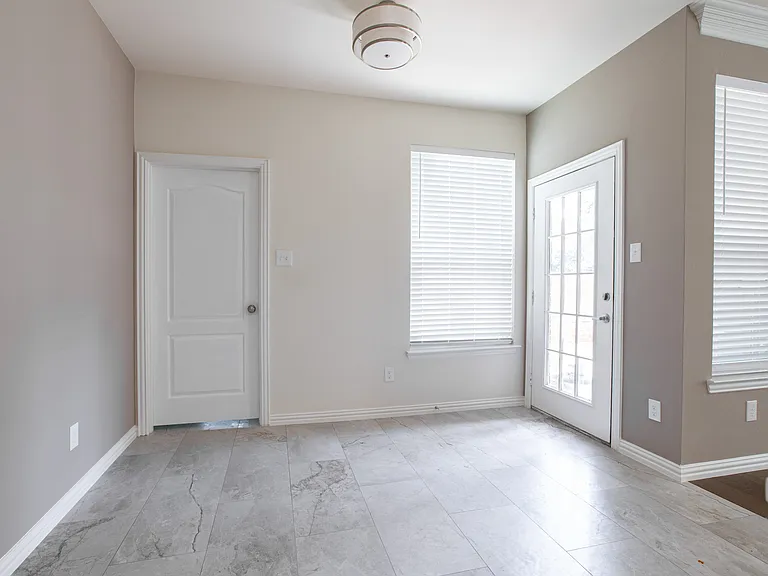 515 Southridge Way — Photo 9