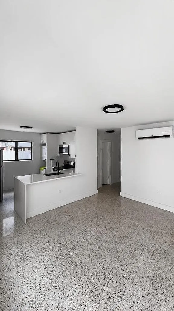 Unit Photo - 634 SW 2nd St #3