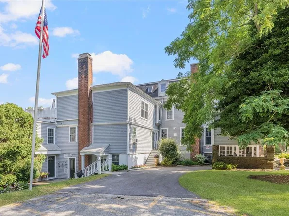 44 Bliss Mine Rd APT 10, Middletown, RI 02842