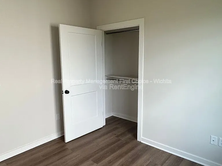 138 N Gowen St — Photo 22