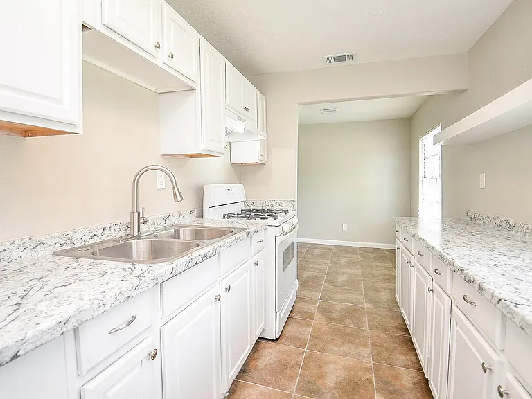 2110 Pickerton Dr — Photo 9
